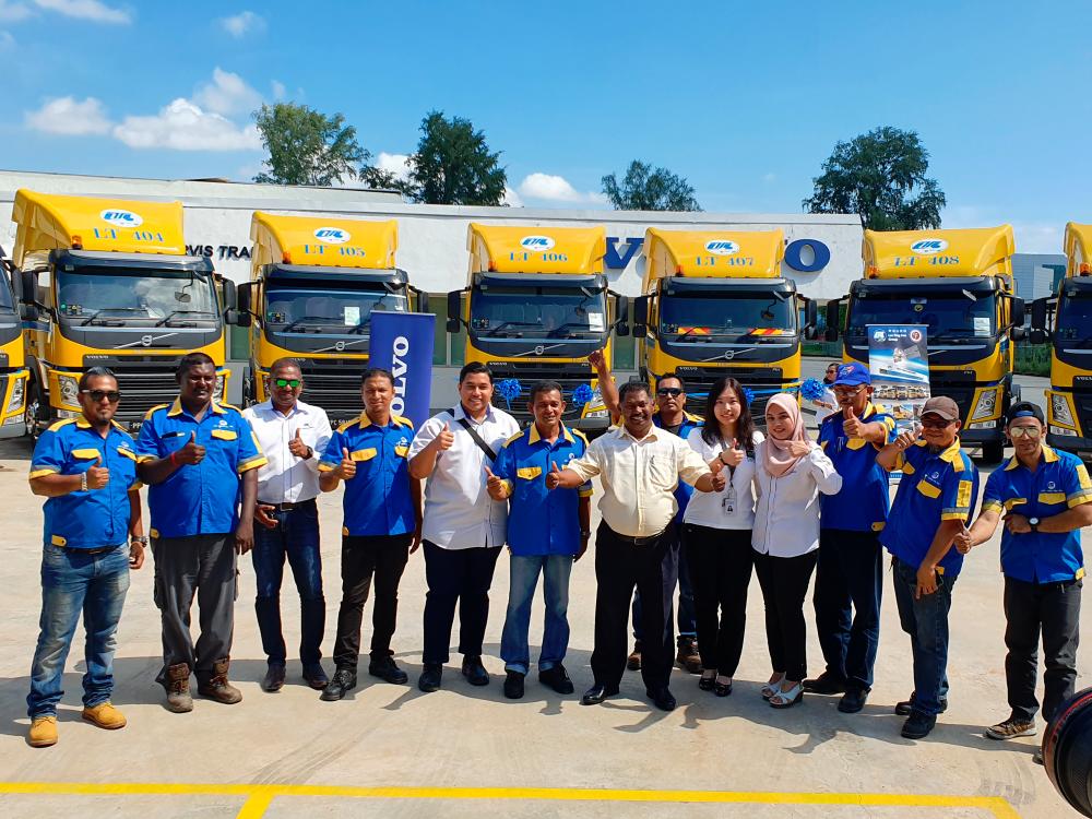 $!Group photo of staff from Volvo Trucks Prai dealership and LTS Group.