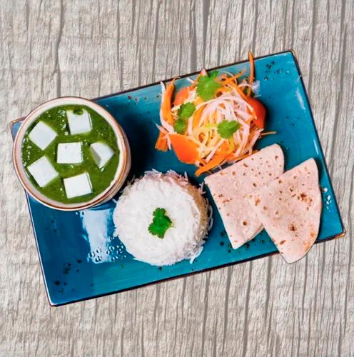 A chapati set with palak paneer.