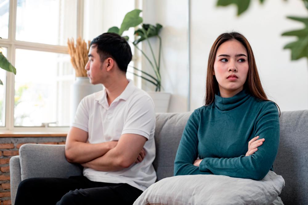 Your bond could be getting weaker if it’s difficult to have engaging conversations. – ALL PIX VIA 123RF