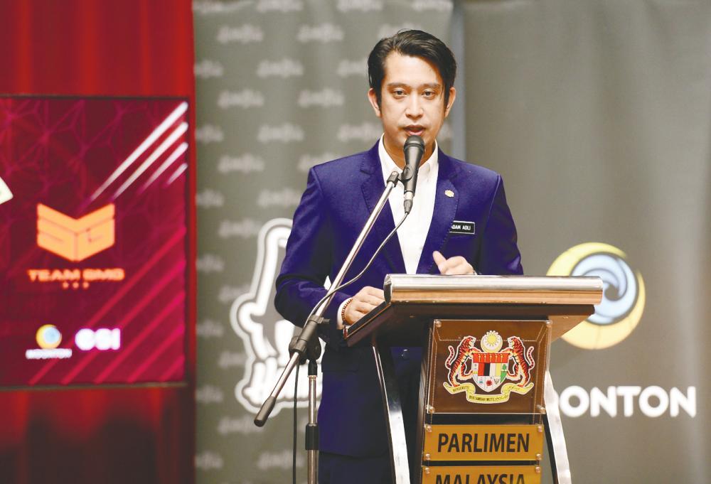 Adam Adli told the press that his ministry is exploring ways to introduce new sports, such as eSports, through education. – ADIB RAWI YAHYA/THESUN $!Adam Adli told the press that his ministry is exploring ways to introduce new sports, such as eSports, through education. – ADIB RAWI YAHYA/THESUN