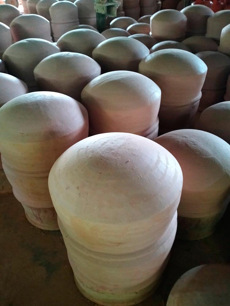 At 14 inches, the largest sized curry pots. $!At 14 inches, the largest sized curry pots.