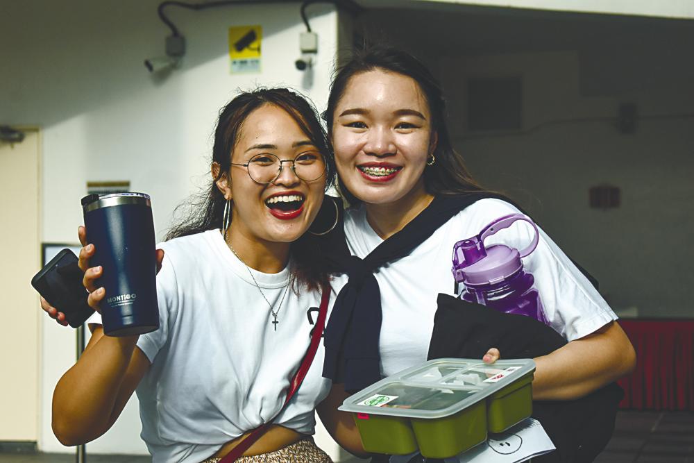 Participants brought their own reusable containers and cups.