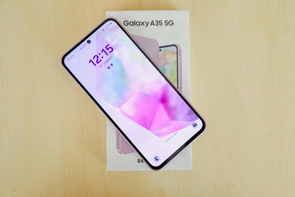 Samsung Galaxy A35 5G offers compelling features despite its budget-friendly price. – PICS BY AMIRUL SYAFIQ/THESUN