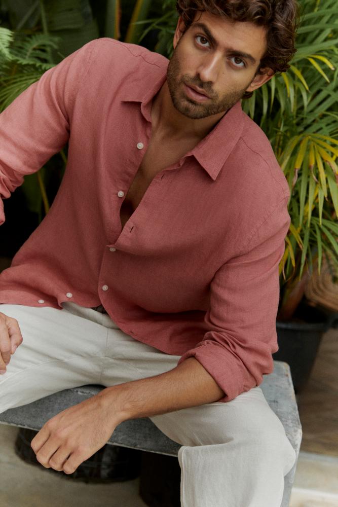 $!Pure linen shirt from Marks &amp; Spencer’s linen collection is perfect for hot weather.