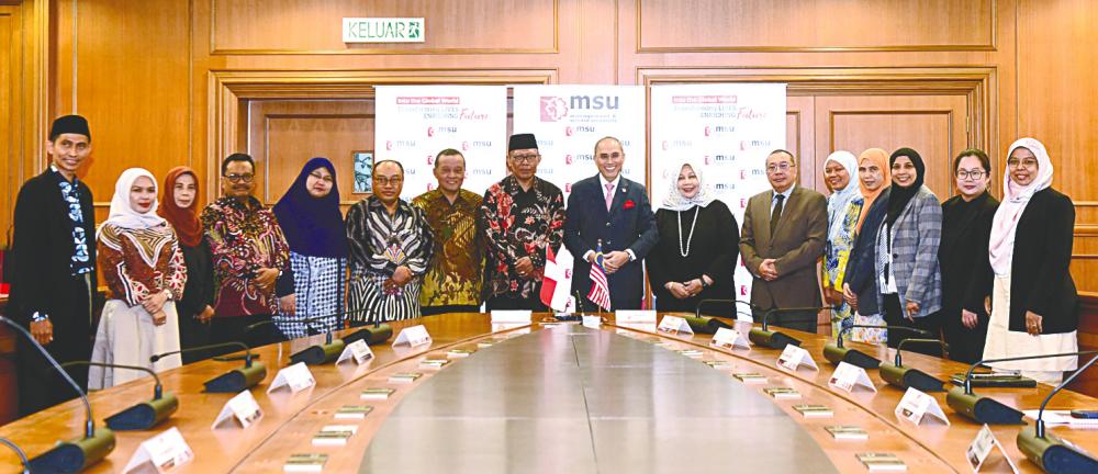 Smart collaboration.......representing MSU was MSU President Professor Tan Sri Dr Mohd Shukri, whilst signing for UNISMA was its Rector Professor Dr H. Masykuri.