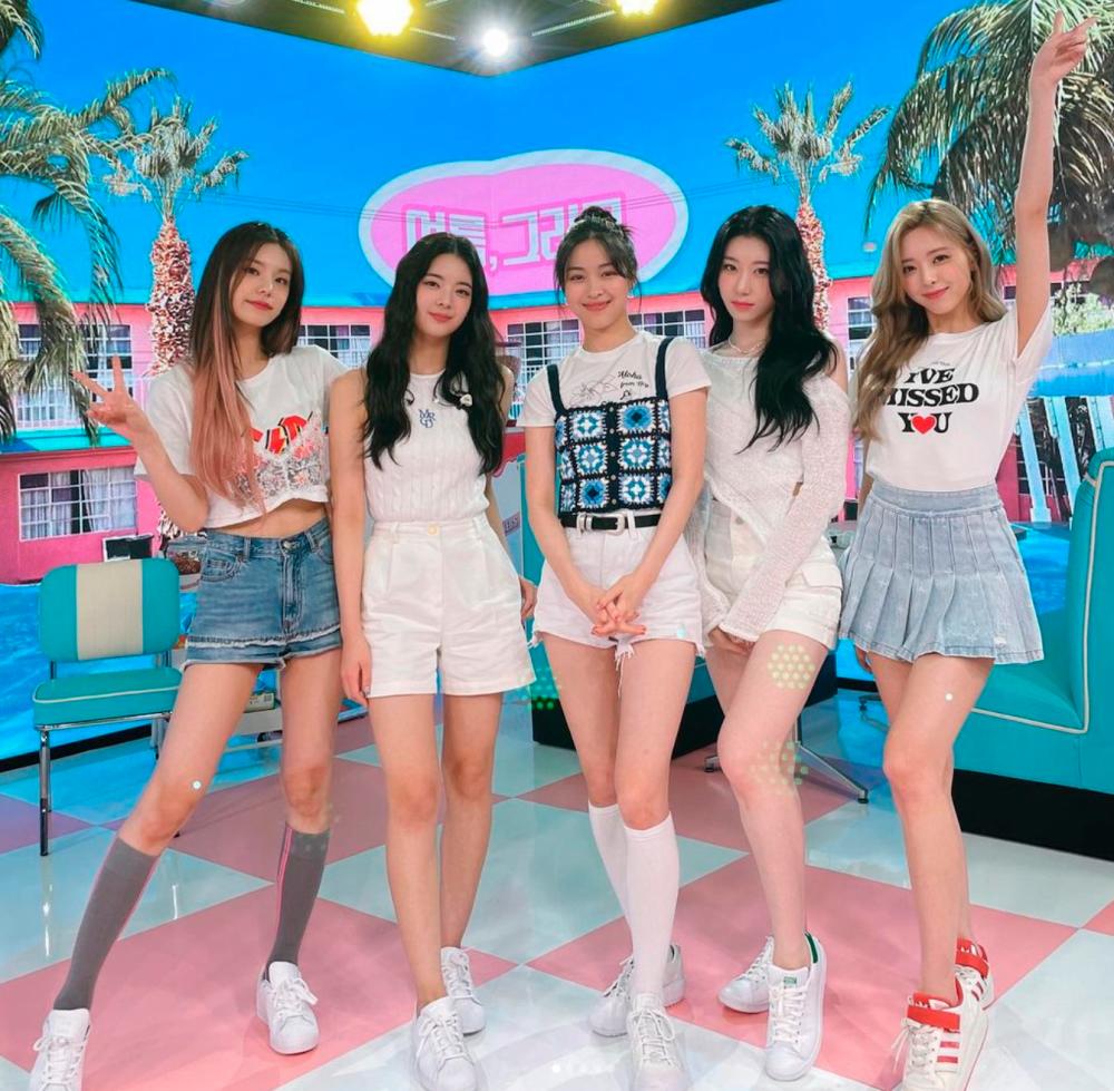 ITZY is currently on a world tour in the US. – Instagram