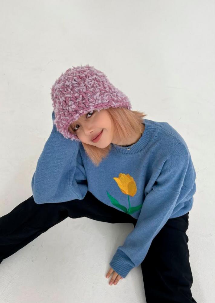 Lisa looking adorable in her designer apparel, which soon sold out online. – Instagram