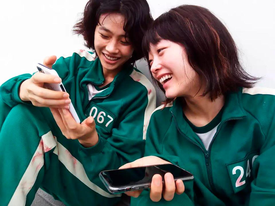 $!Jung (left) and Lee in a light moment on the set of Squid Game. — PHOTO COURTESY OF NETFLIX