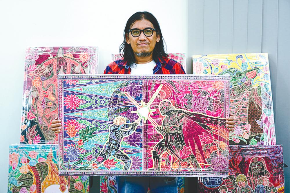 $!Arif’s batik artwork is up for auction. - PIX BY MUHAMMAD ADIB FARHAN/SUNPIX