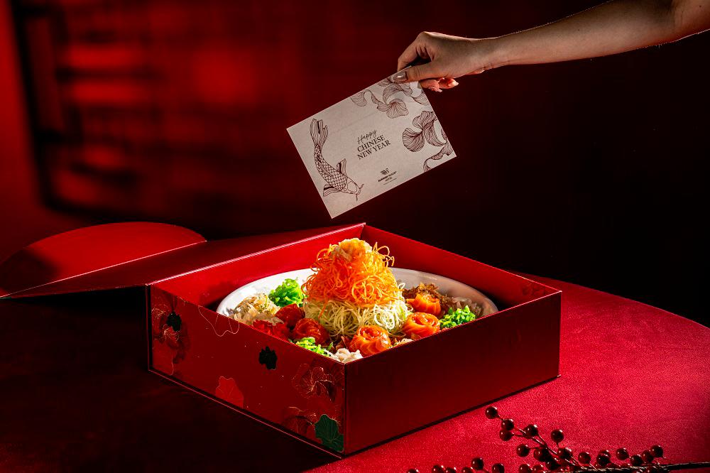 Yee sang gifting option by Sunway Resort Hotel.