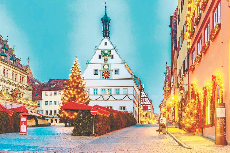 Christmas in Rothenburg is like something from a fantasy book. – CHRISTMASMARKETSINEUROPEPIC