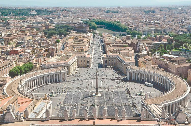 $!Advance booking is advised if one wishes to attend Christmas mass at St Peter’s Square. – PEXELSPIC