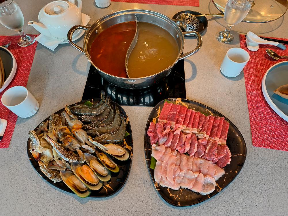 $!Guests can choose from a range of seafood and meat platters at Hotpot. – BUZZ TEAM