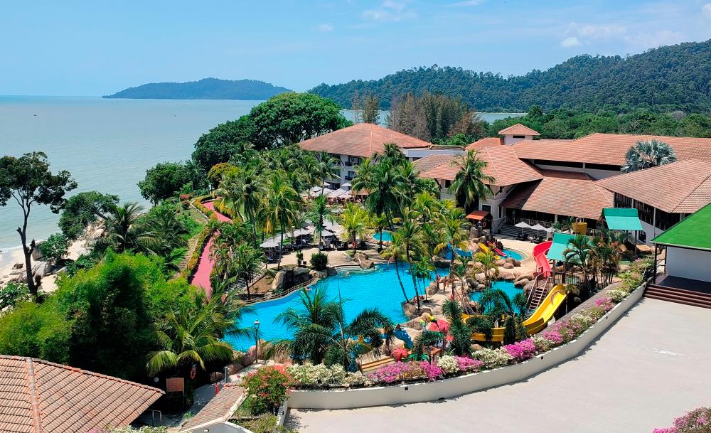DoubleTree by Hilton Damai Laut is an oasis along the beach. – BUZZ TEAM