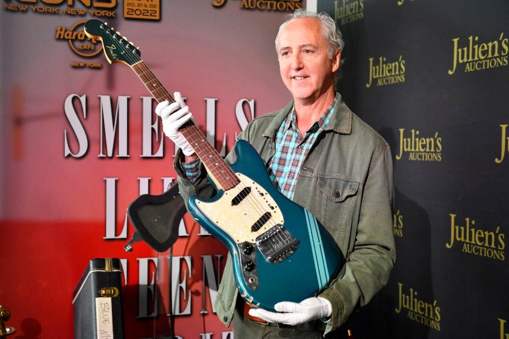 $!Cobain’s Fender Mustang now resides in the Jim Irsay Collection. – AFPPIC