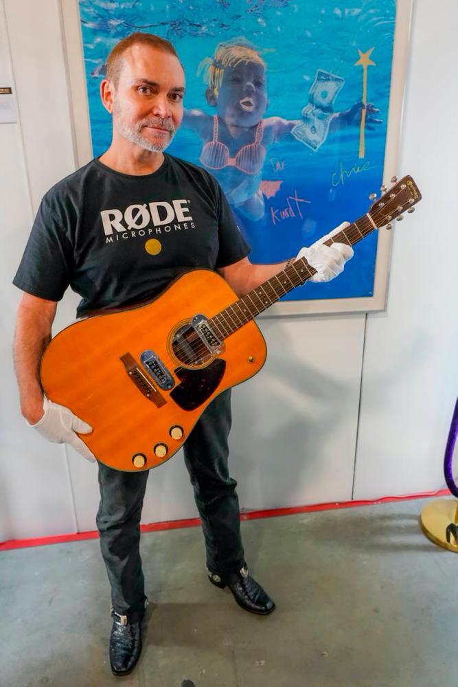 $!Freedman is the proud owner of the world’s most expensive guitar, Cobain’s Martin D-18E. – RØDEPIC