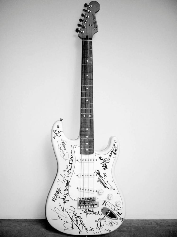 $!This autographed Fender Strat was auctioned to raise finds for the Tsunami disaster of 2005. – FENDER WIKIPIC