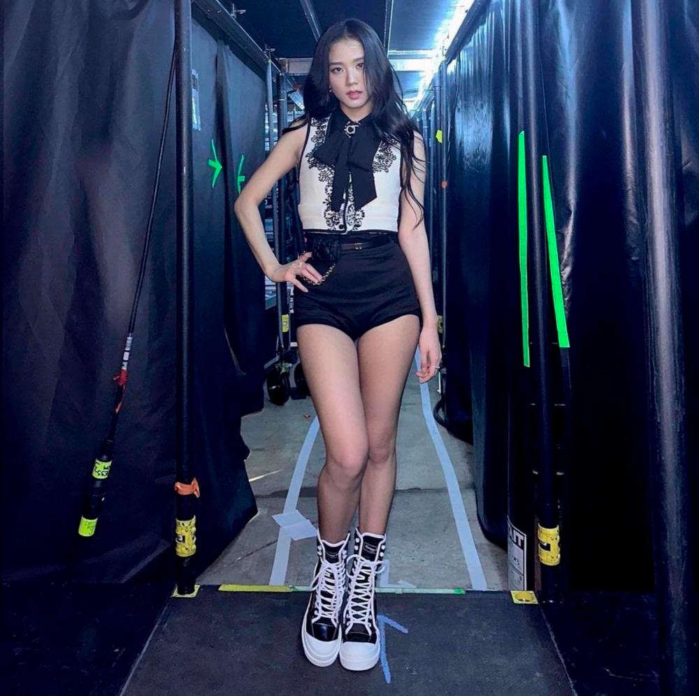 Jisoo in her custom DIOR outfit in Paris. – Instagram