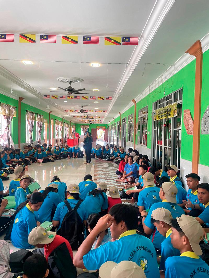 SMK Kemena students being educated about rabies and responsible pet ownership. – VERONICA ELANKOVAN/THESUN $!SMK Kemena students being educated about rabies and responsible pet ownership. – VERONICA ELANKOVAN/THESUN