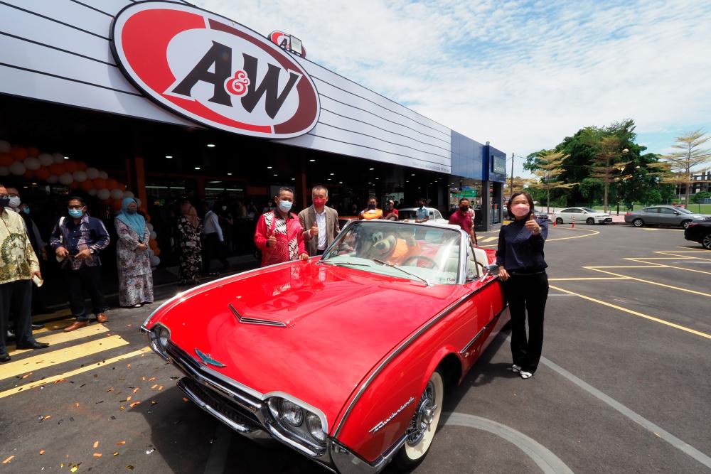 Rooty the Great Root Bear in a classic Ford Thunderbird 1962 Convertible to symbolise the modern-retro vibe of the newly reopened A&amp;W Seremban Drive-Thru outlet