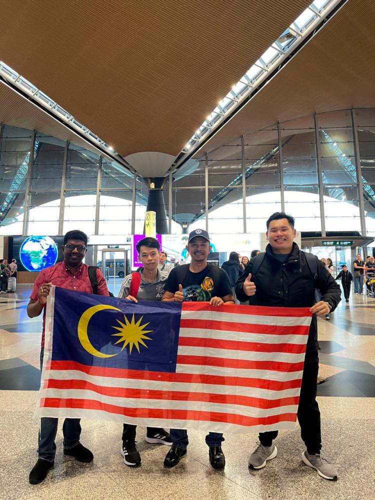 $!Embracing the spirit of cultural exchange - BERJAYA University College staff lecturers at the airport, ready to embark on a vibrant cultural exchange of knowledge and insights.