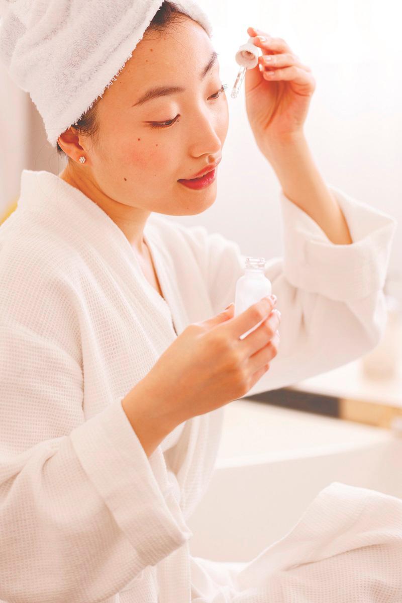 Many of these artificial ingredients multi-task by hydrating and protecting the skin at the same time. – PEXELSPIC $!Many of these artificial ingredients multi-task by hydrating and protecting the skin at the same time. – PEXELSPIC