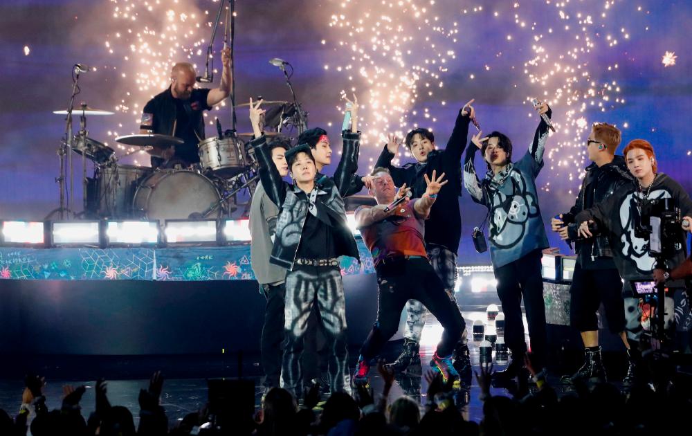 $!BTS tearing up the stage during a performance with Coldplay during the AMAs. – Reuters