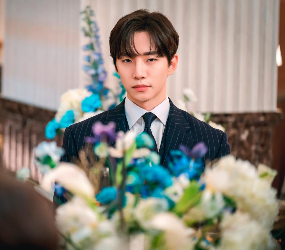 Lee Jun-ho portrays Gu-won, the heir of King Group. $!Lee Jun-ho portrays Gu-won, the heir of King Group.