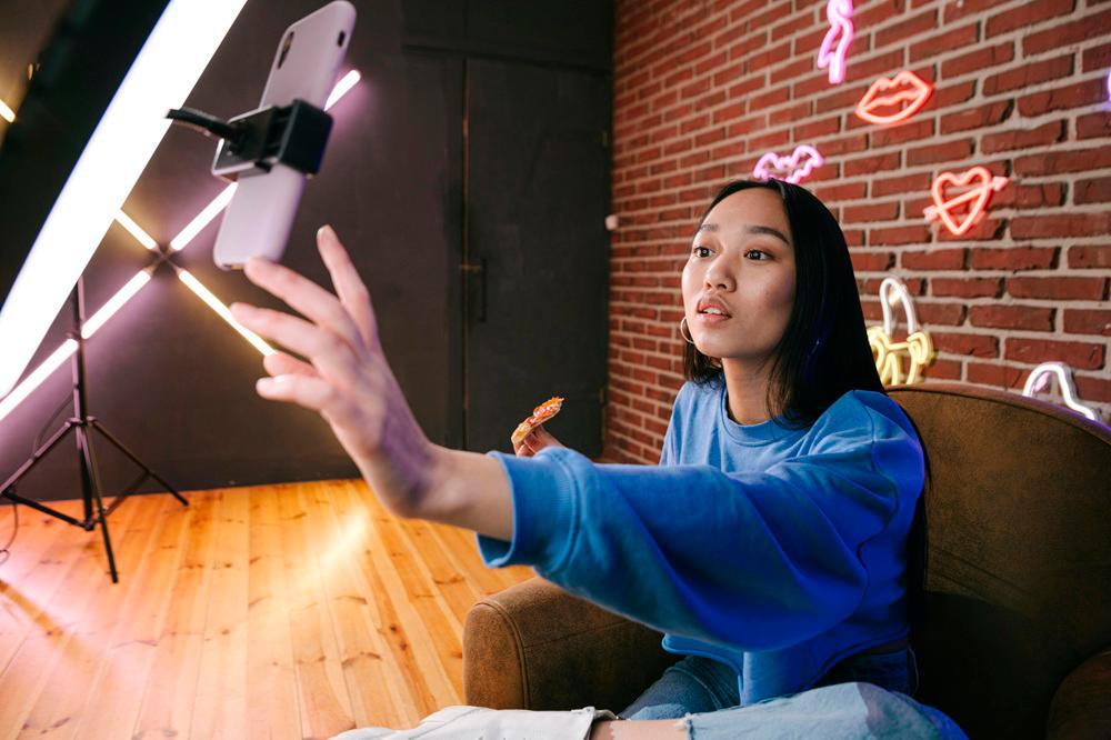 In a heartbeat, digital content can go viral, and audiences often react emotionally and instinctively. – PEXELSPIC