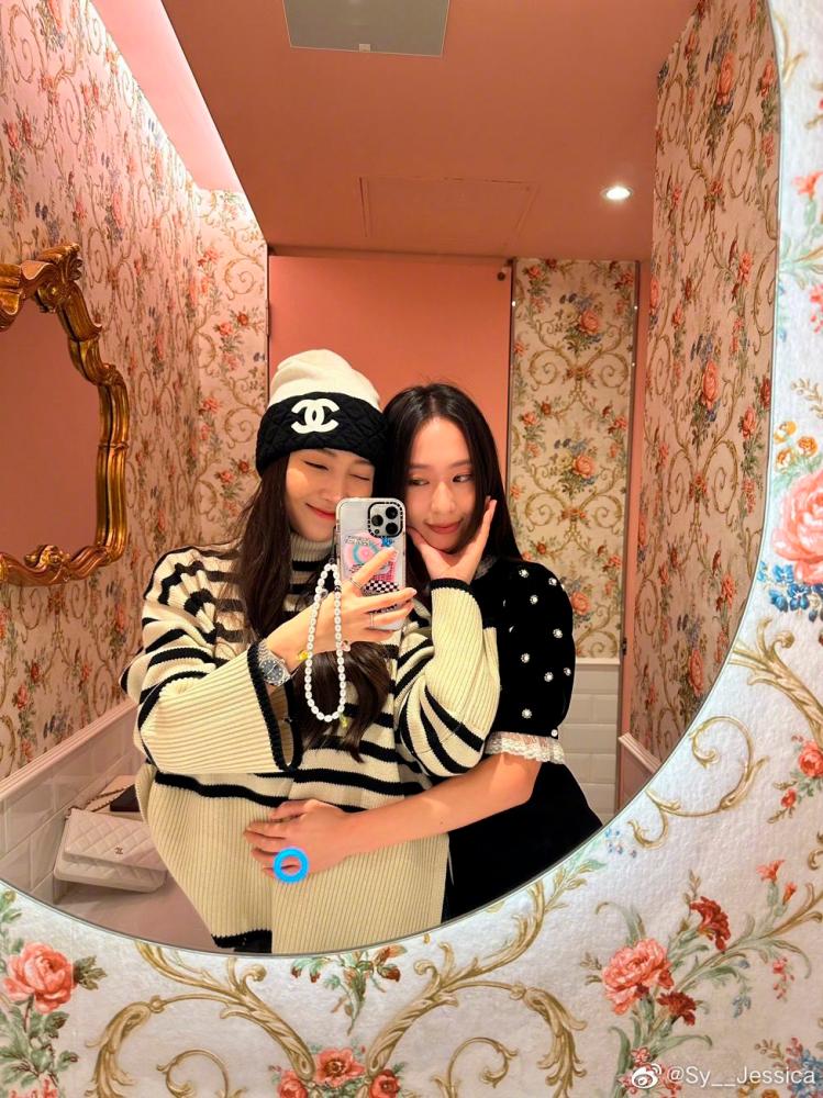$!The Jung sisters: Jessica (left) and Krystal. – PIC FROM INSTAGRAM @JESSICA.SYJ