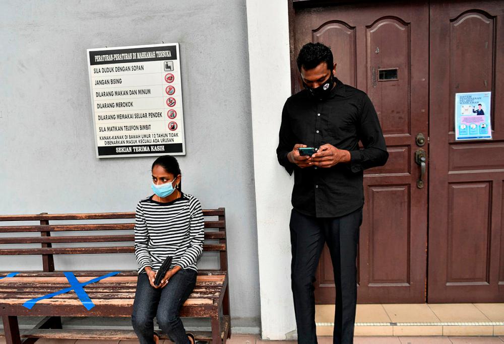 The Sessions Court has given a discharge not amounting to an acquittal to former estate worker M.Sugu (right) for allegedly assaulting his wife YouTube sensation S.Pavithra (left).-Bernama