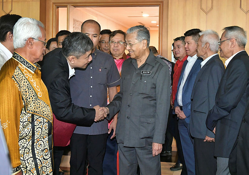 Prime Minister Tun Dr Mahathir is greeted upon arrival for the the 2019 Malaysia Day, Kuching, on Sept 16, 2019. — Bernama