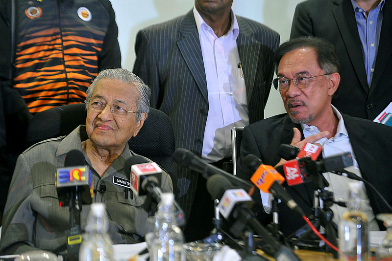 Filepix of Mahathir (L) and Anwar.