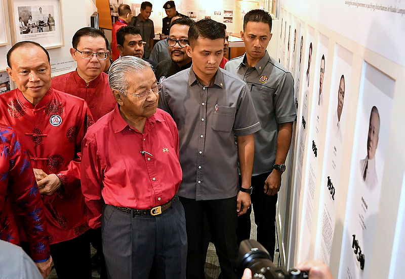 Prime Minister Tun Dr Mahathir Mohamad checks out an exhibition at the Chinese New Year ‘open house’ hosted by Finance Minister Lim Guan Eng and the National Chamber of Commerce and Industry of Malaysia (NCCIM), on Feb 6, 2019. — Bernama