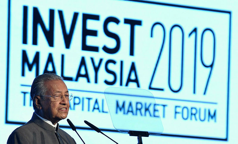 Prime Minister Tun Dr Mahathir Mohamad delivers his keynote address at the Invest Malaysia 2019, on March 19, 2019. — Bernama