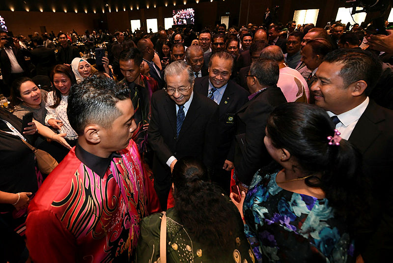 Prime Minister Tun Dr Mahathir Mohamad is greeted by guests at the 2019 Malaysian Security Services Industry Excellence Awards last night. — Bernama