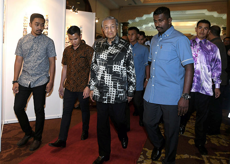 Prime Minister Tun Dr Mahathir Mohamad arrives for the Mara Junior Science College (MRSM) Ex-Students Association (Ansara) Gala, on April 12, 2019. — Bernama