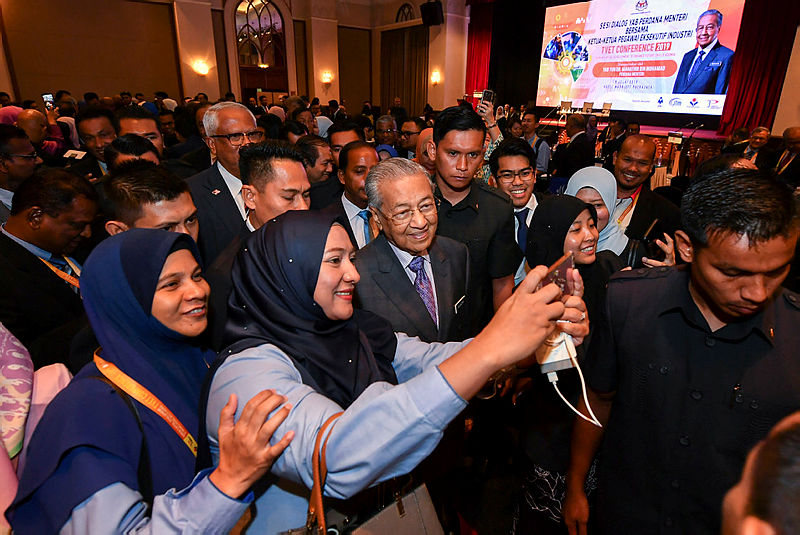 Participants of the TVET Conference 2019 on Human Capital Development To Enhance Future Skills Agenda, pose for a selfie with Prime Minister Tun Dr Mahathir Mohamad, on July 9, 2019. — Bernama