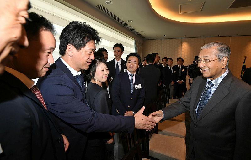 Tun Dr Mahathir Mohamad (R) is greeted by delegates at the Kyushu-Asia Institute of Leadership (KAIL), on Aug 8, 2019. — Bernama