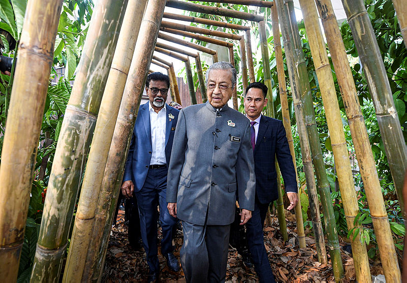 Prime Minister Tun Dr Mahathir Mohamad (C) with Water, Land and Natural Resources Minister Dr A. Xavier Jayakumar (L) at the Hutan Kita (Our Forests) exhibition at the Kuala Lumpur Tower, on Aug 23, 2019. — Bernama