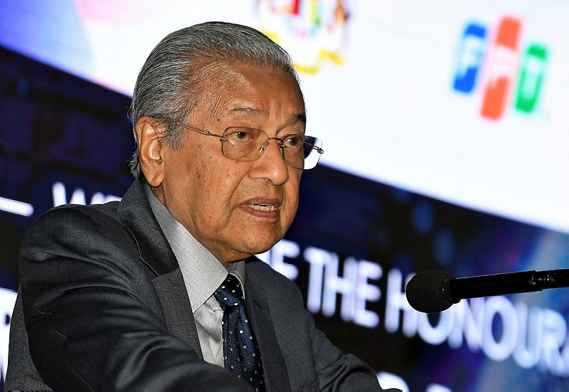 PH not straying from middle ground: Mahathir