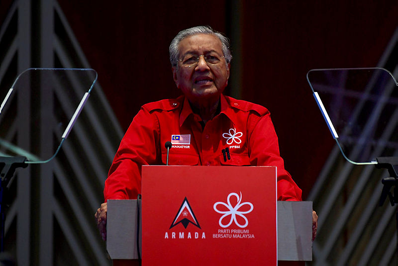 Youngsters in Bersatu reminded to assist rakyat: Mahathir