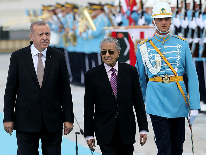 Prime Minister Tun Dr Mahathir Mohamad with Turkey President Recep Tayyip Erdogan, during an official welcoming ceremony at Presidential Complex in Ankara, on July 25, 2019. — AFP