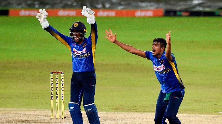 Sri Lanka’s Maheesh Theekshana (right) unsuccessfully appeals for a Leg before wicket (LBW) decision against South Africa’s Andile Phehlukwayo. – AFPPIX