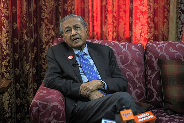 Prime Minister Tun Dr Mahathir Mohamad speaking during a press conference concluding his three-day working visit to London yesterday.