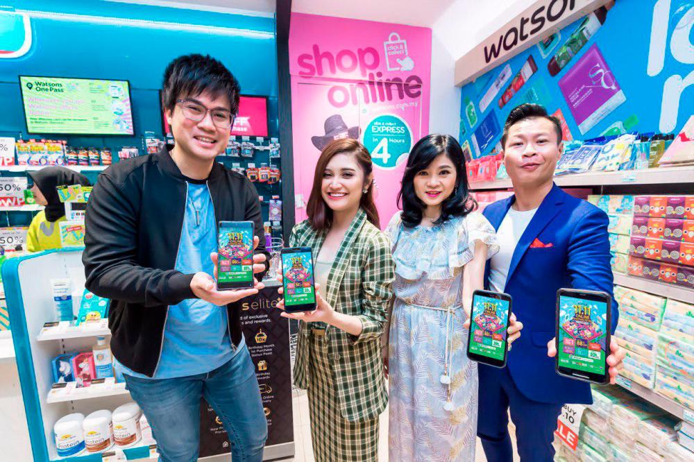 Loh (second from right) at the launch of Watsons 11.11 online sale.