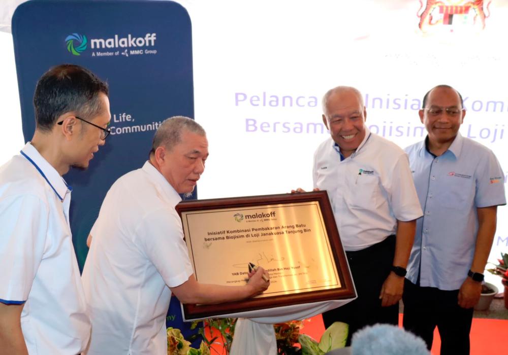 From left - Anwar Syahrin, Fadillah, Ahmad Tajuddin and Energy Commission CEO Datuk Abdul Razib Dawood at the launch.