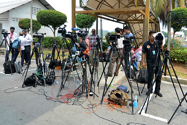 Members of the media gather outside the forensic department of the Tuanku Ja’afar Hospital in Seremban on August 14, 2019, after the body of missing 15-year-old Franco-Irish teenager Nora Quoirin was found. — AFP