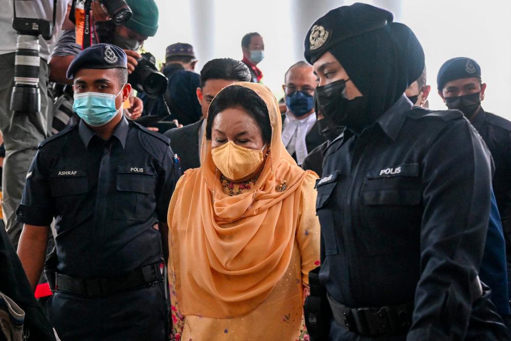 Rosmah Mansor (C), the wife of the jailed former prime minister Najib Razak, arrives for the verdict in her corruption trial at the high court in Kuala Lumpur on September 1, 2022. - AFPPIX