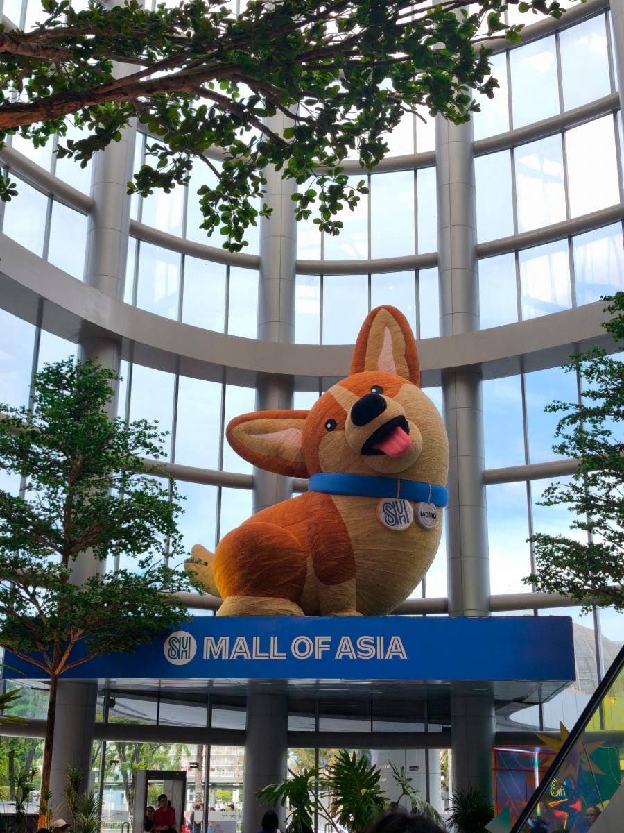 At Mall of Asia, we stroll through one of Asia’s largest retail playgrounds. $!At Mall of Asia, we stroll through one of Asia’s largest retail playgrounds.